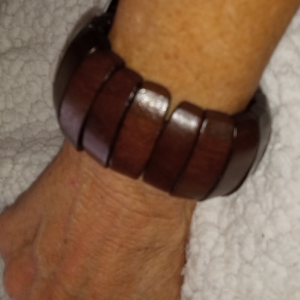 Wooden stretch bracelet